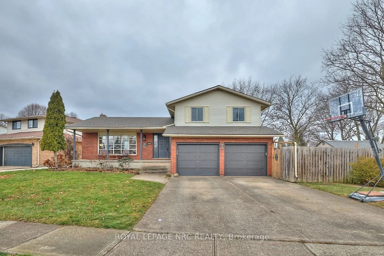 Detached in Niagara Falls
