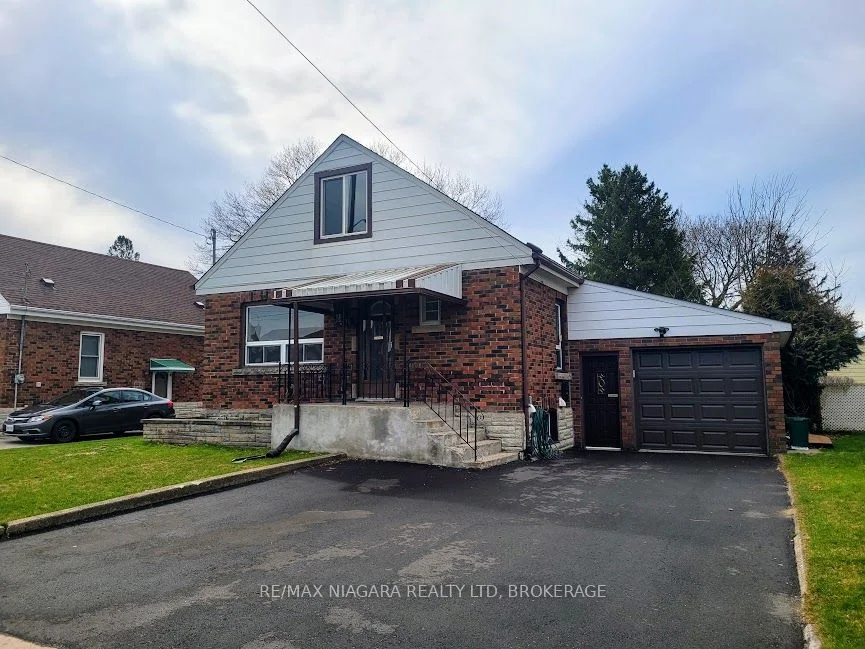 Detached in Niagara Falls
