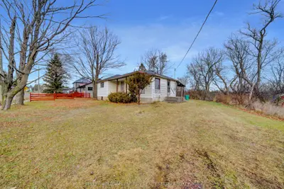 Detached in Prince Edward County