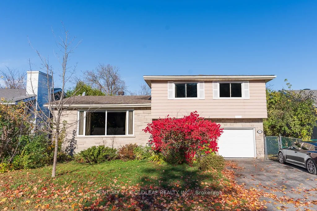 1497 Edgecliffe Avenue, Carlington - Central Park, On K1z 8g2