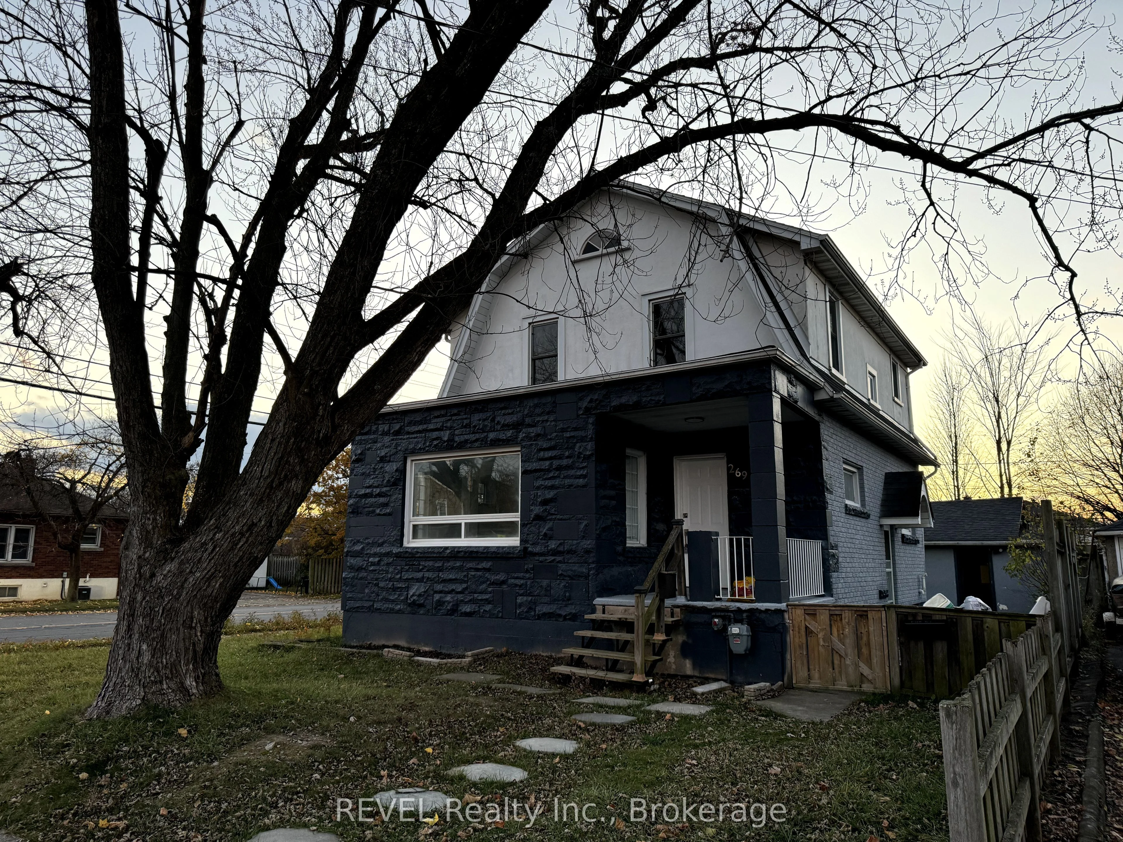 Upper Level in Welland