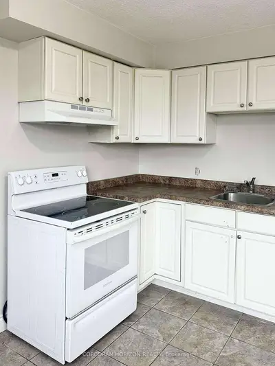 15 Easton Street, Cambridge, On N1r 1g3