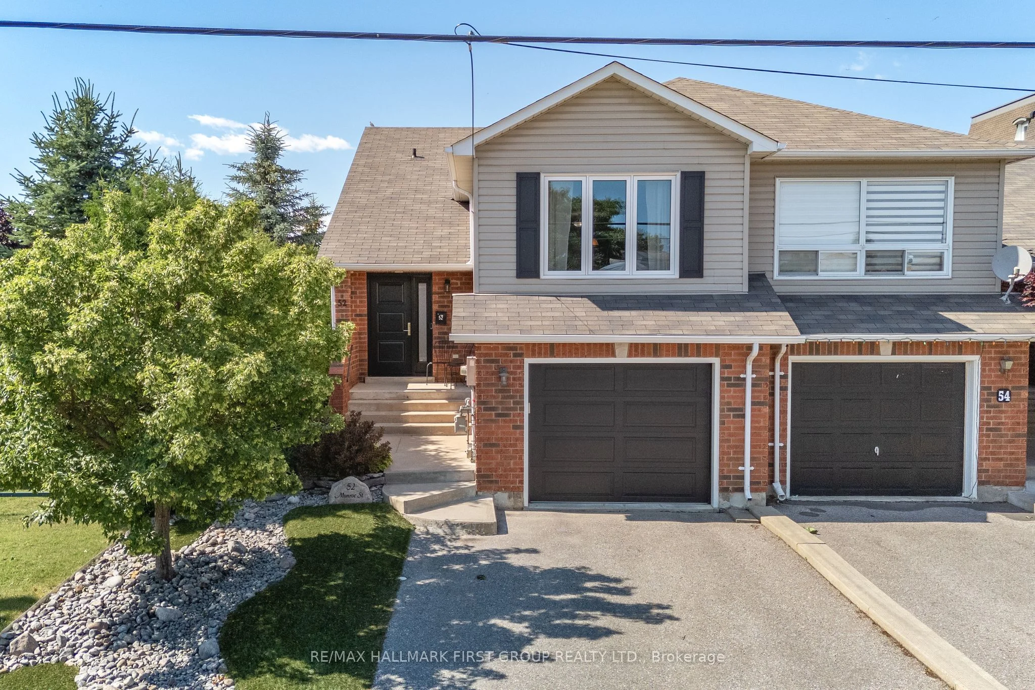 Att/Row/Townhouse in Cobourg