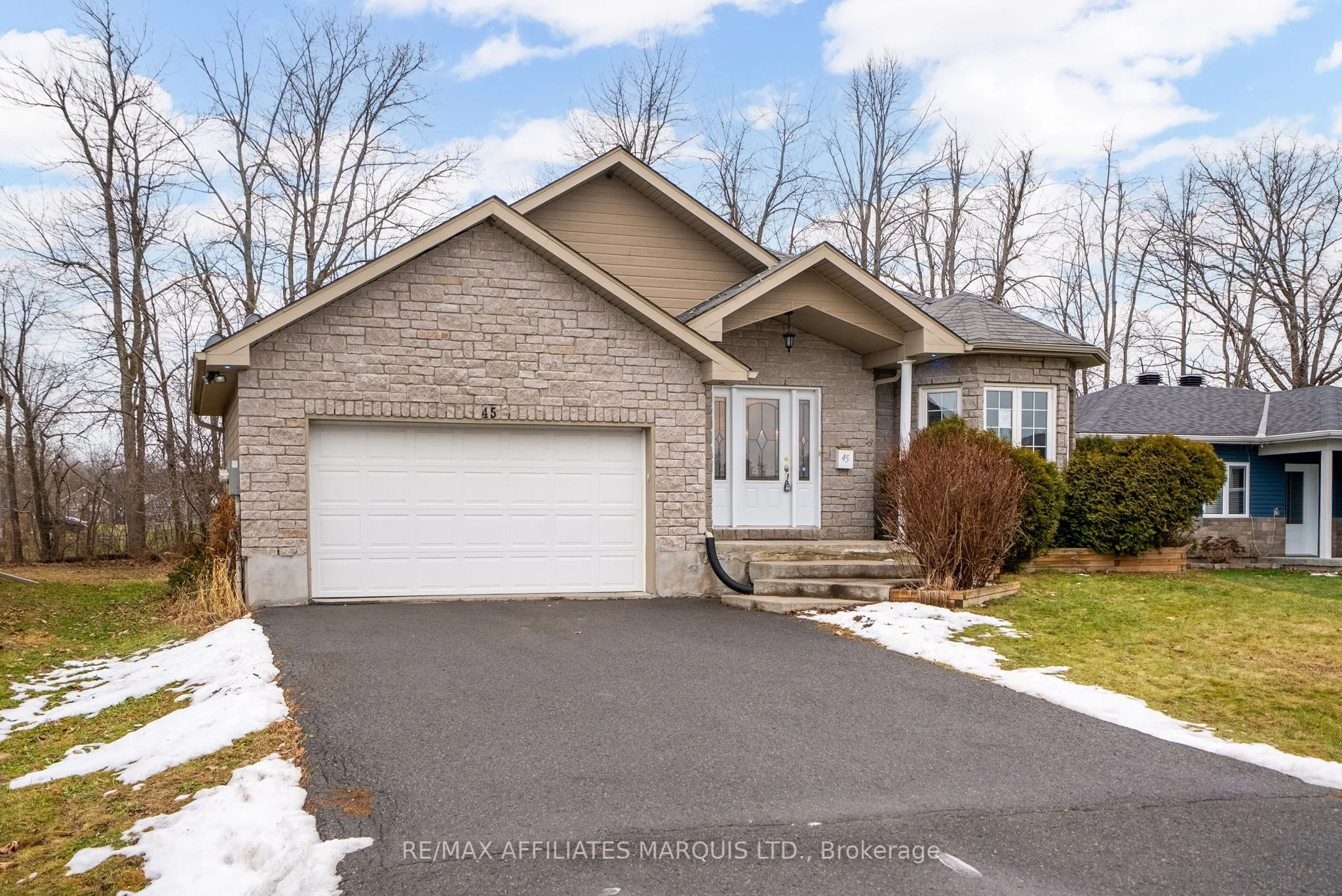 Detached in South Stormont