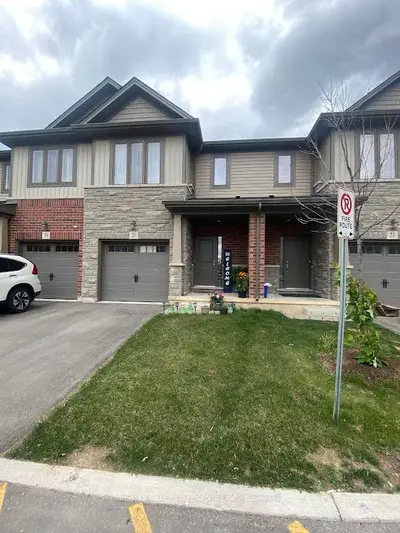 Att/Row/Townhouse in Brantford