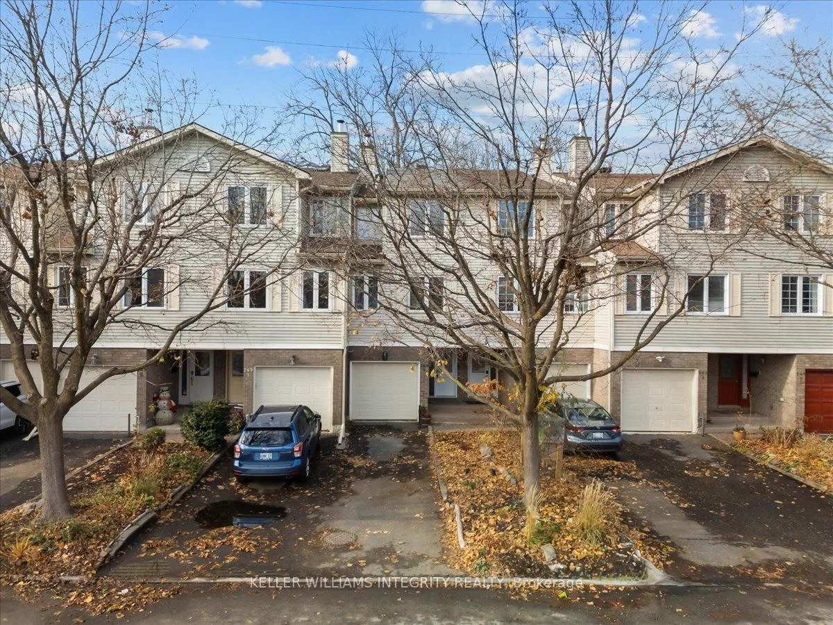 Att/Row/Townhouse in Vanier and Kingsview Park