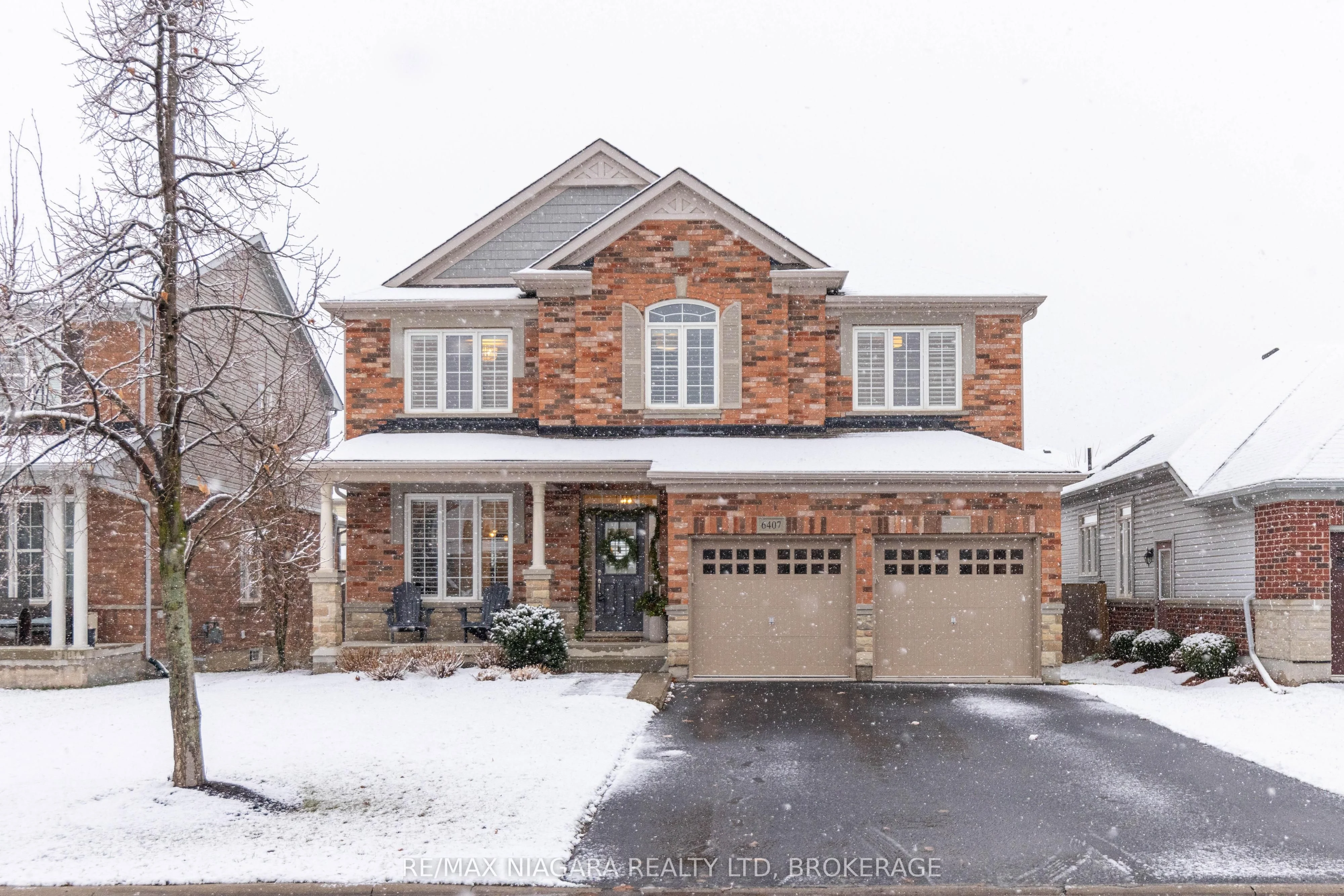 Detached in Niagara Falls
