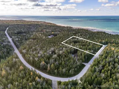 17 Fowlie Road, Northern Bruce Peninsula, On N0h 1w0