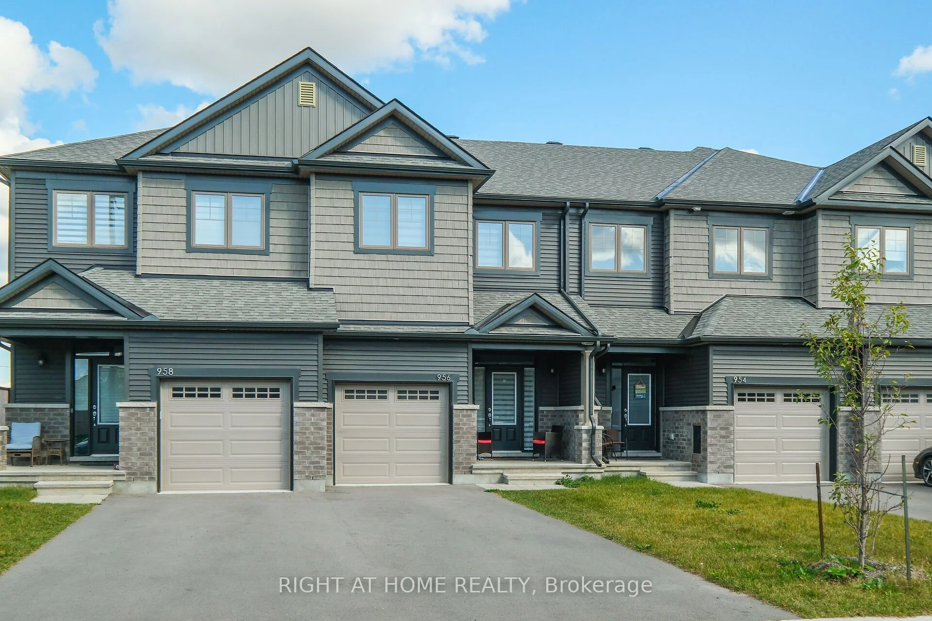 Att/Row/Townhouse in Orleans - Cumberland and Area