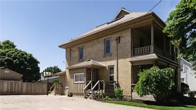 Detached in Bluewater