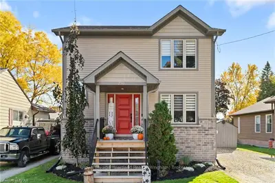 Detached in Minto
