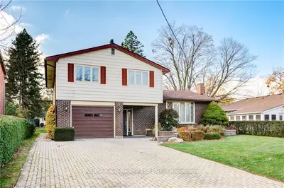 Detached in Woodstock