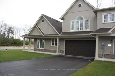 Att/Row/Townhouse in Saugeen Shores