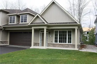 Att/Row/Townhouse in Saugeen Shores
