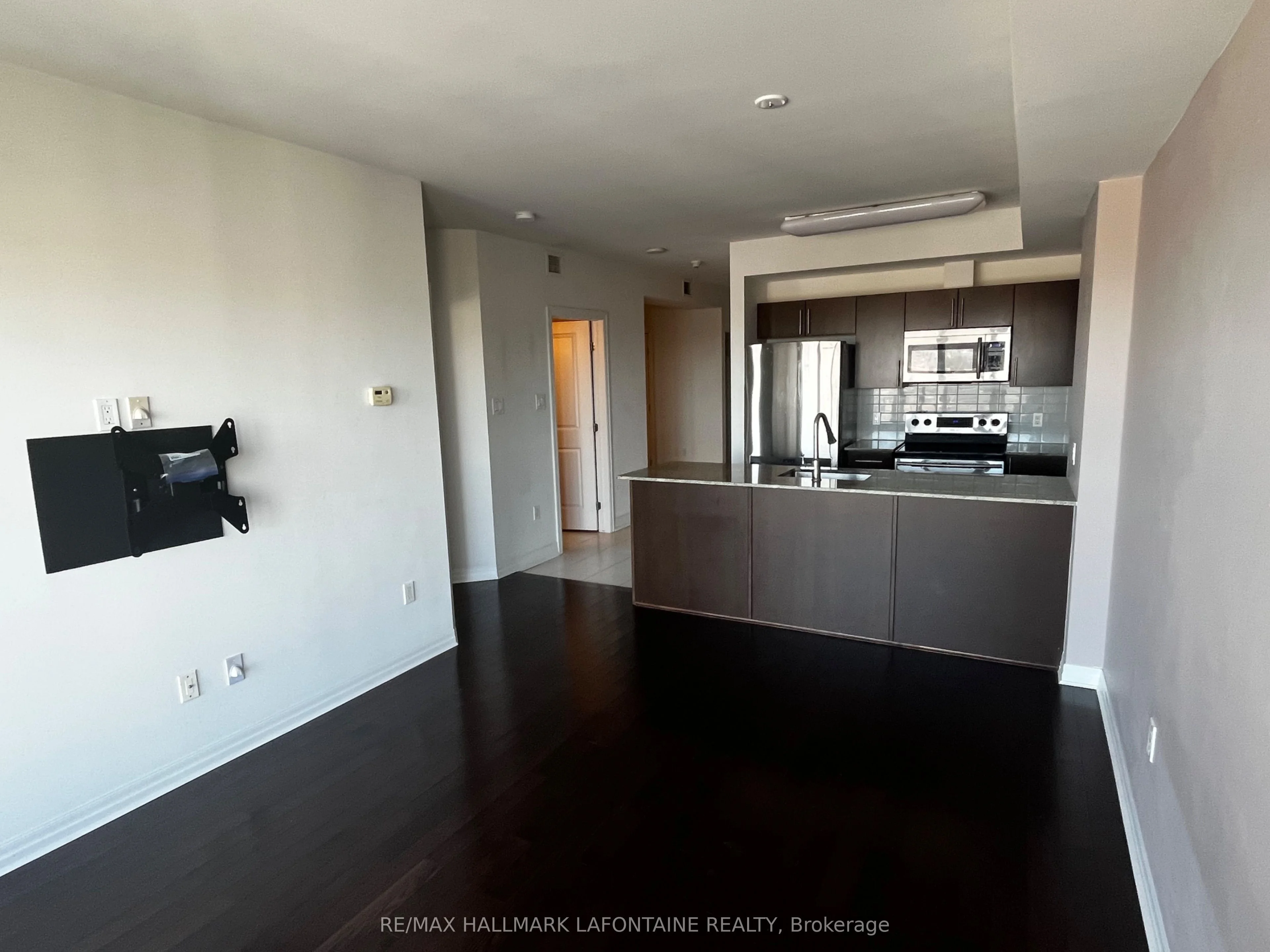 90 Landry Street 1205, Vanier and Kingsview Park, ON K1L 0A9