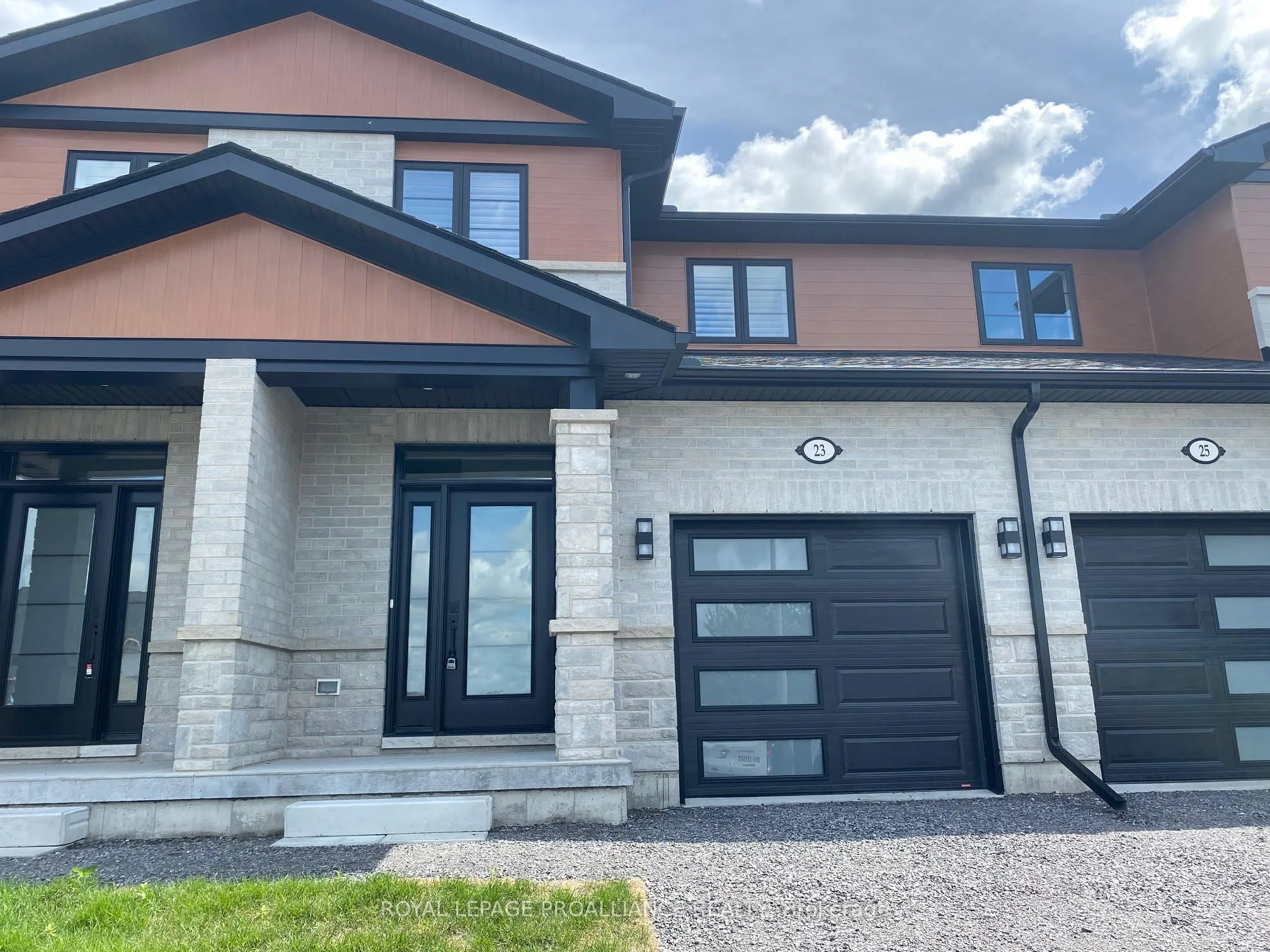 Att/Row/Townhouse in Belleville