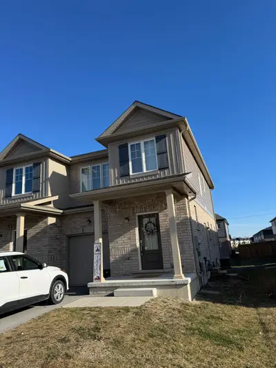 Att/Row/Townhouse in Welland