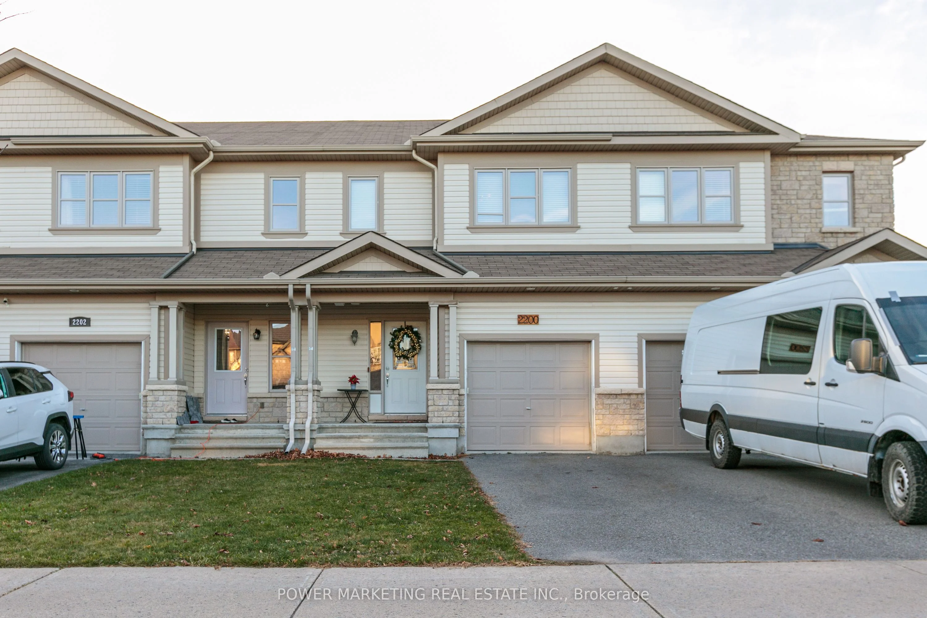 Att/Row/Townhouse in Orleans - Cumberland and Area