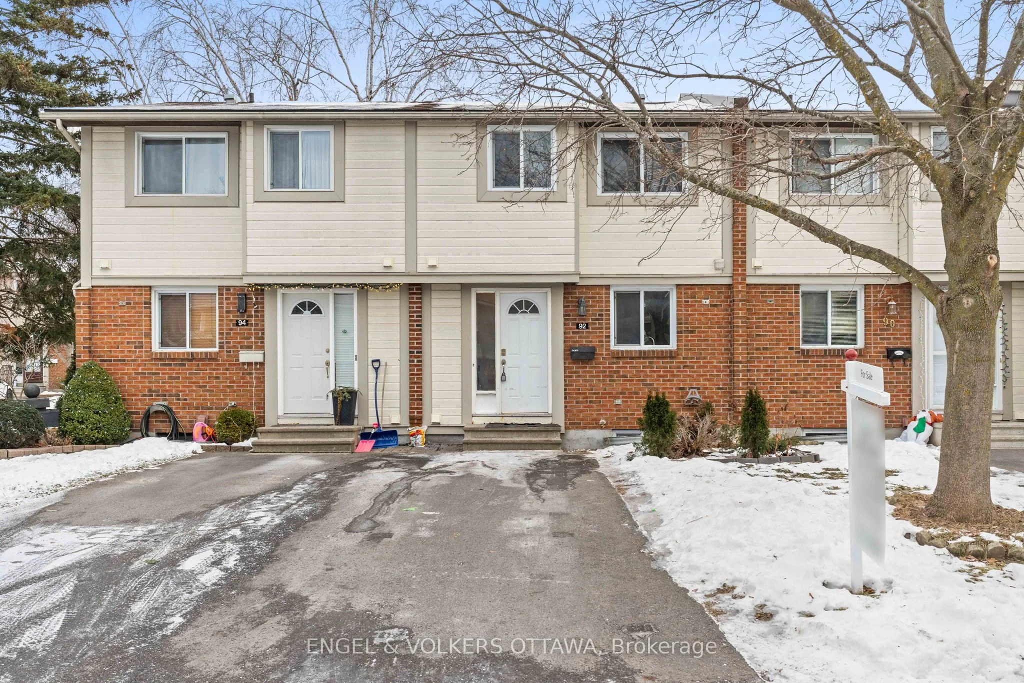 Condo Townhouse in Kanata