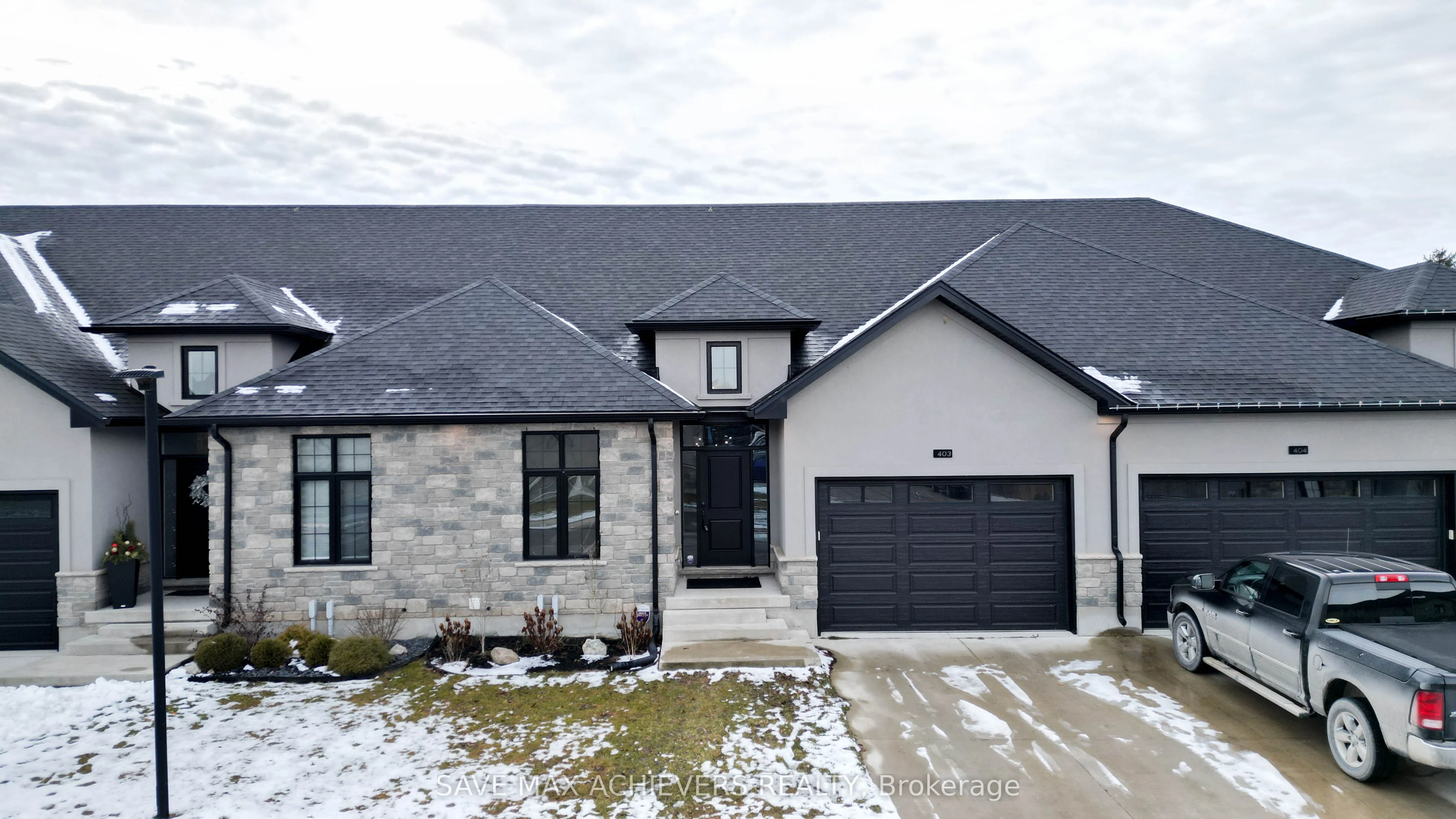 Att/Row/Townhouse in Middlesex Centre