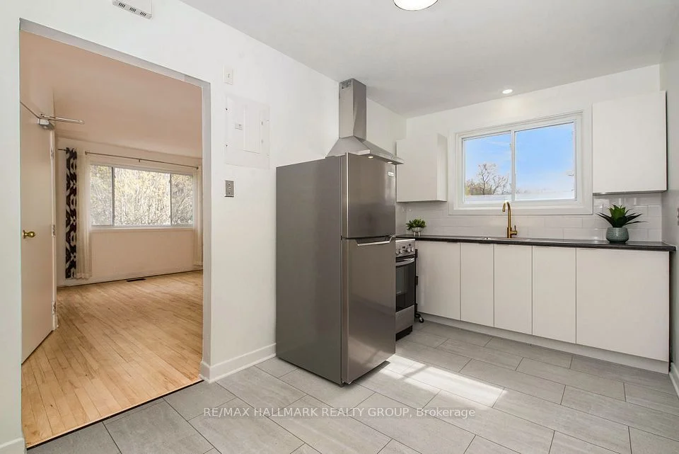 108 Lebrun Street 5, Vanier And Kingsview Park, On K1l 5c9