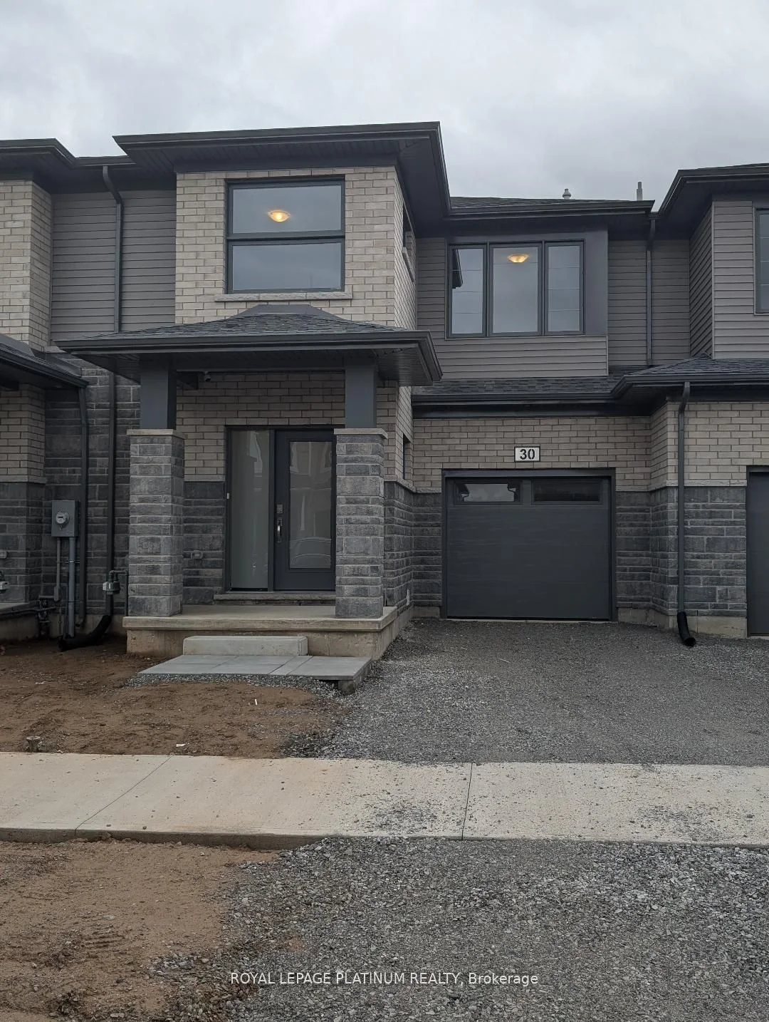 Att/Row/Townhouse in Pelham