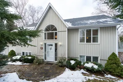 Detached in Blue Mountains