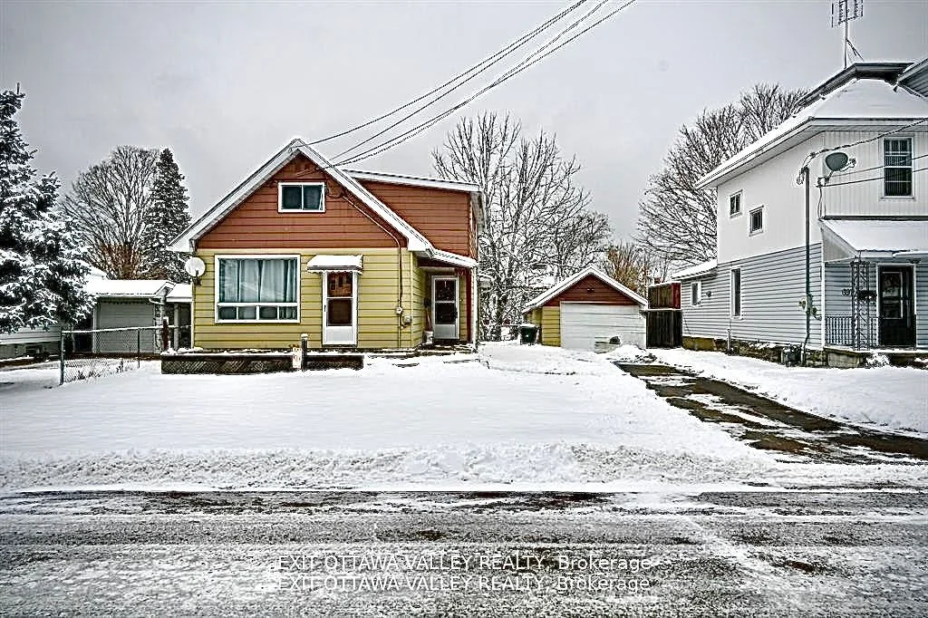Detached in Pembroke