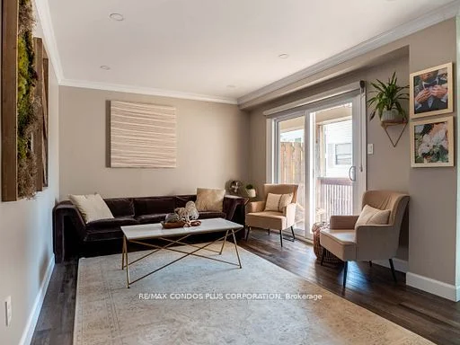 Condo Townhouse in Hamilton