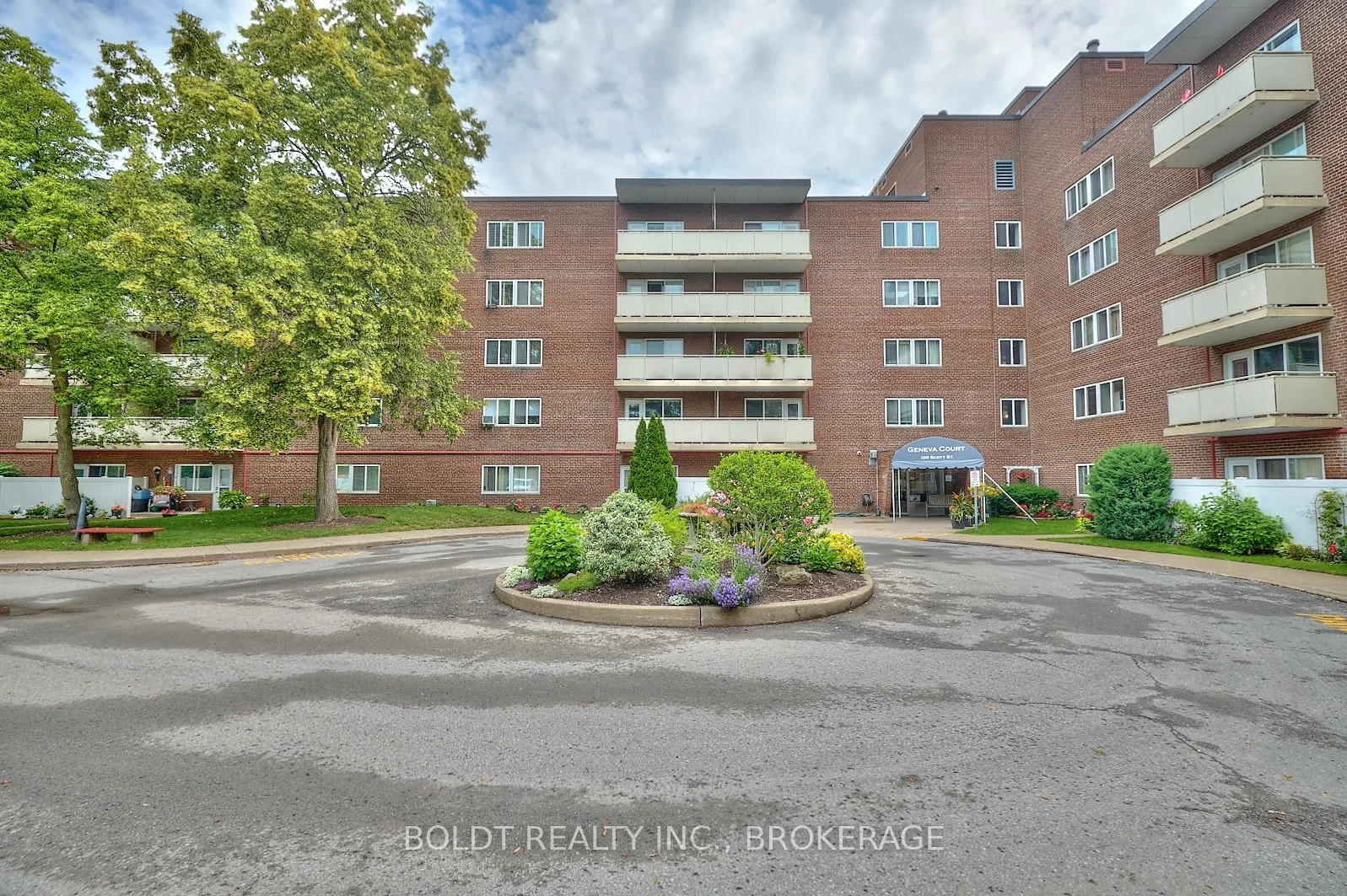 Condo Apartment in St. Catharines