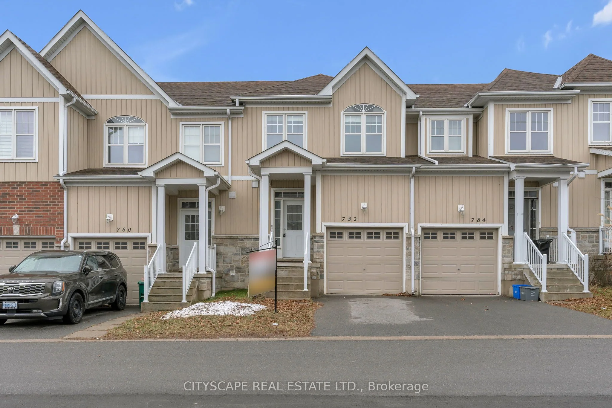 Att/Row/Townhouse in Kingston