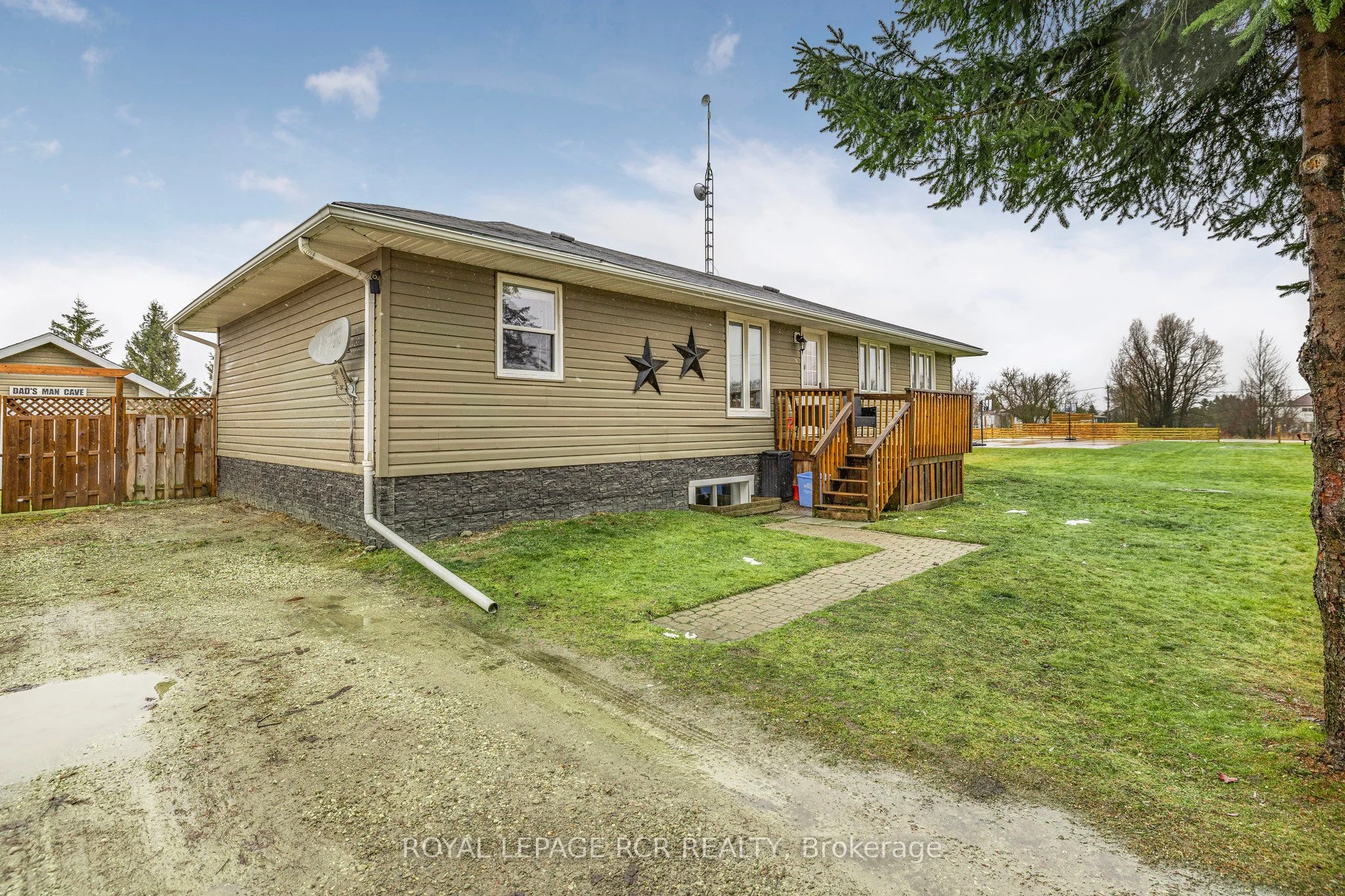 Detached in Melancthon