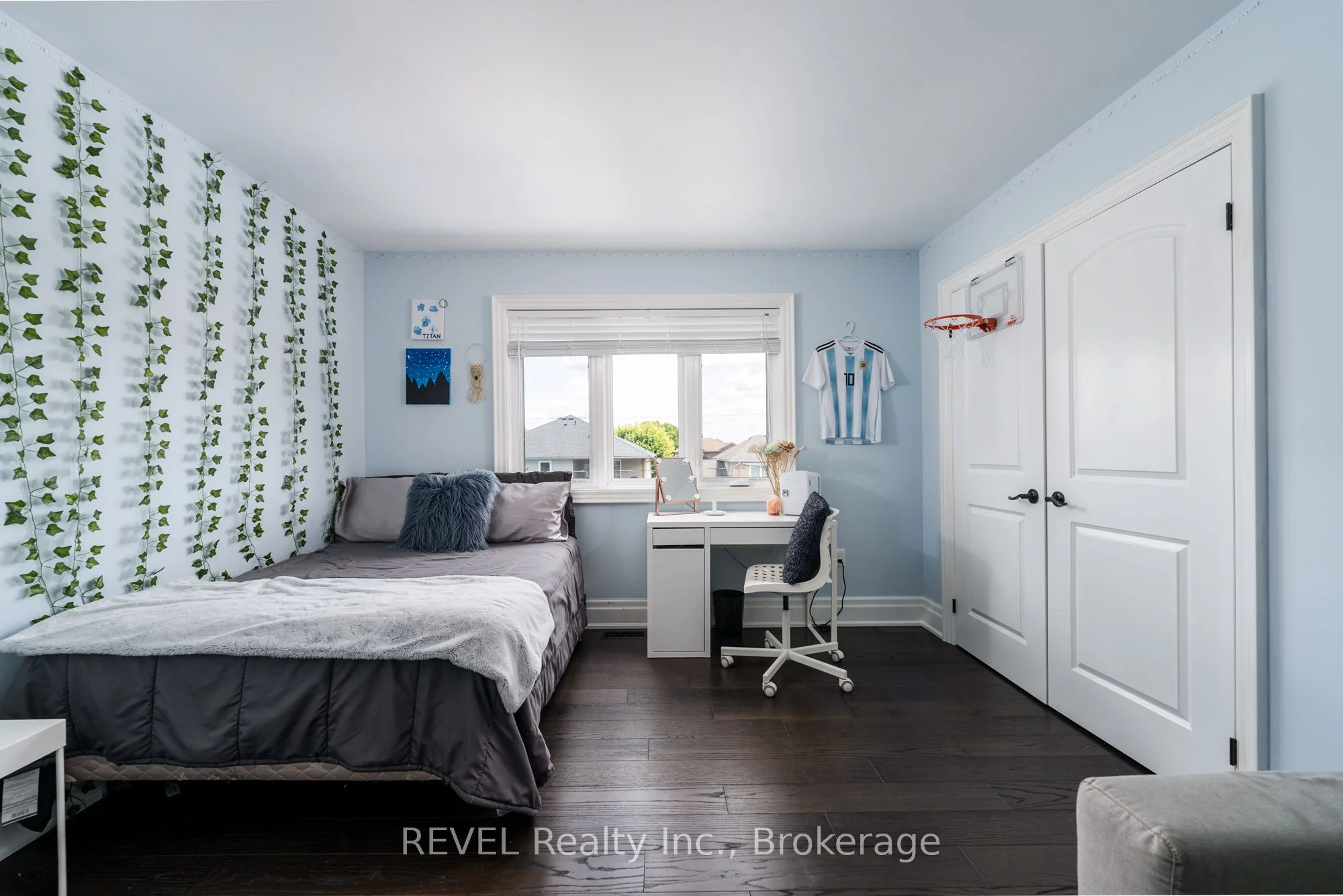 8 Runnymede Road, Port Colborne, ON L3K 5C1
