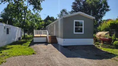 Leasehold Condo in Hamilton