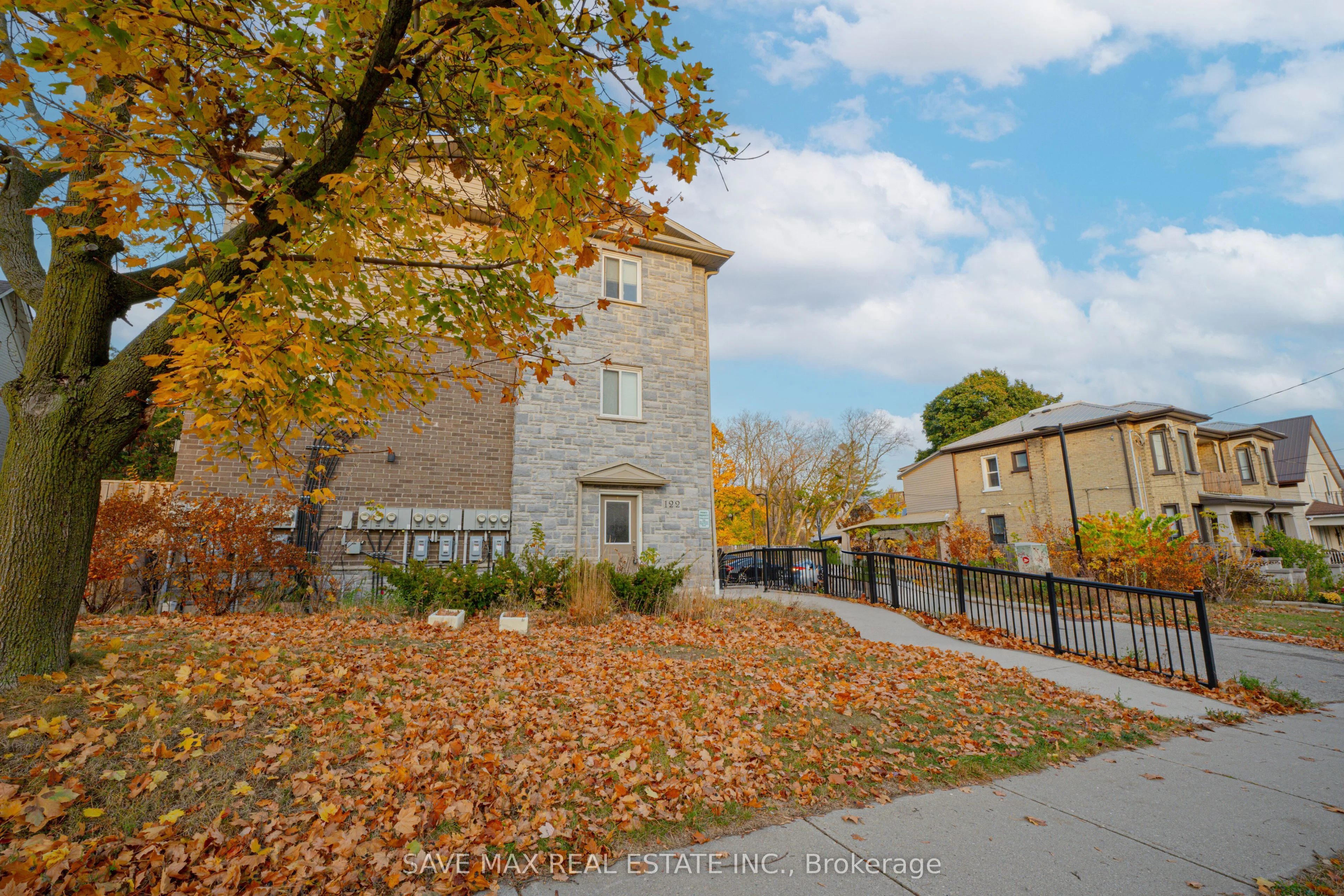 122 Courtland Avenue E 3, Kitchener, ON N2G 0B8