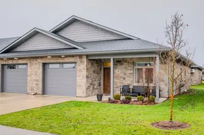 Leasehold Condo in North Perth
