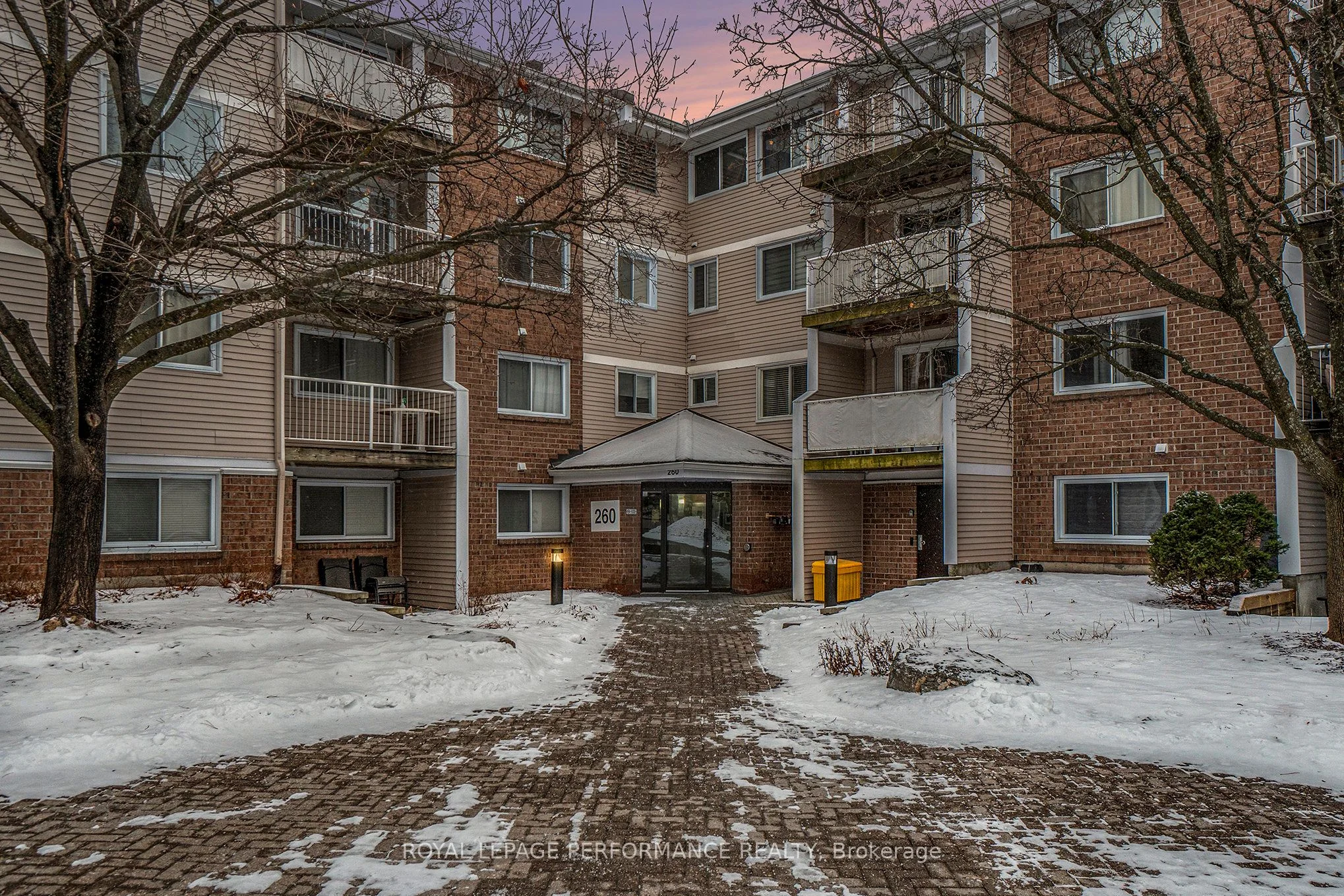 Condo Apartment in Manor Park - Cardinal Glen and Area