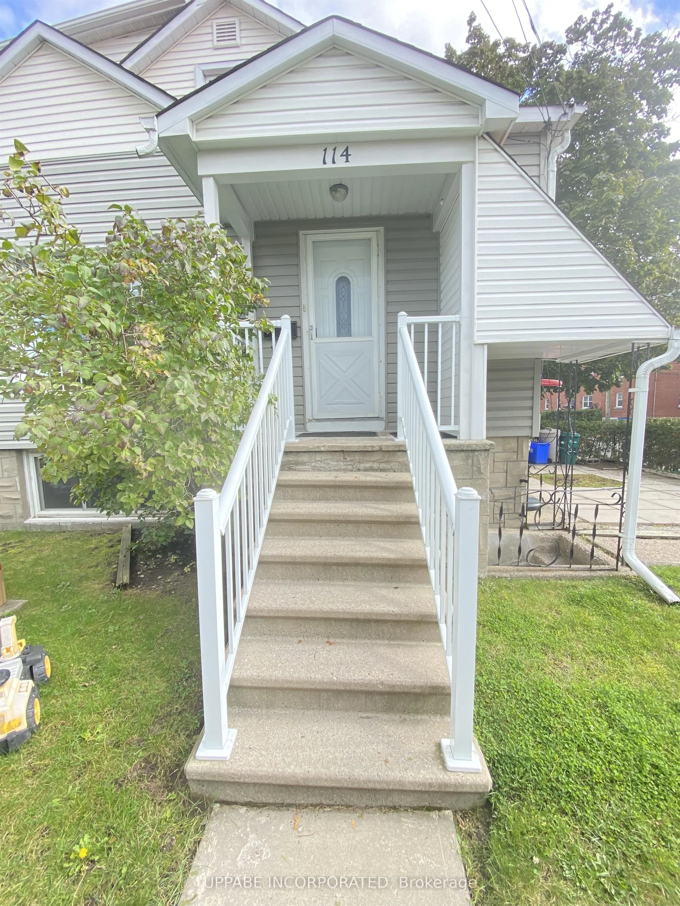 Lower Level in Vanier and Kingsview Park