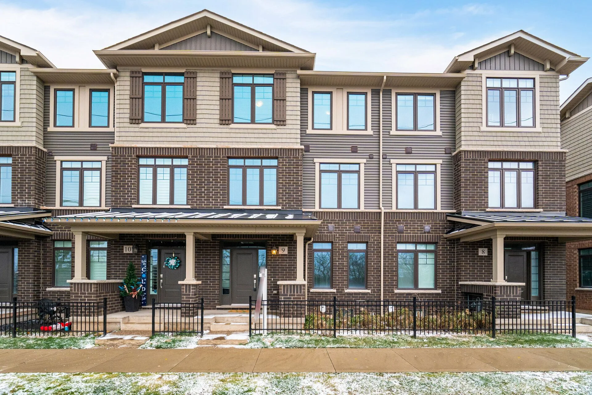 Condo Townhouse in Hamilton