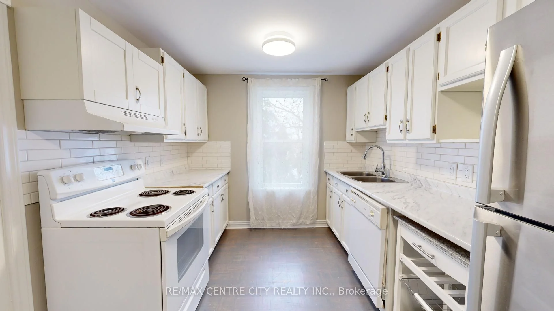 821 Wharncliffe Road S, London South, ON N6J 2N9