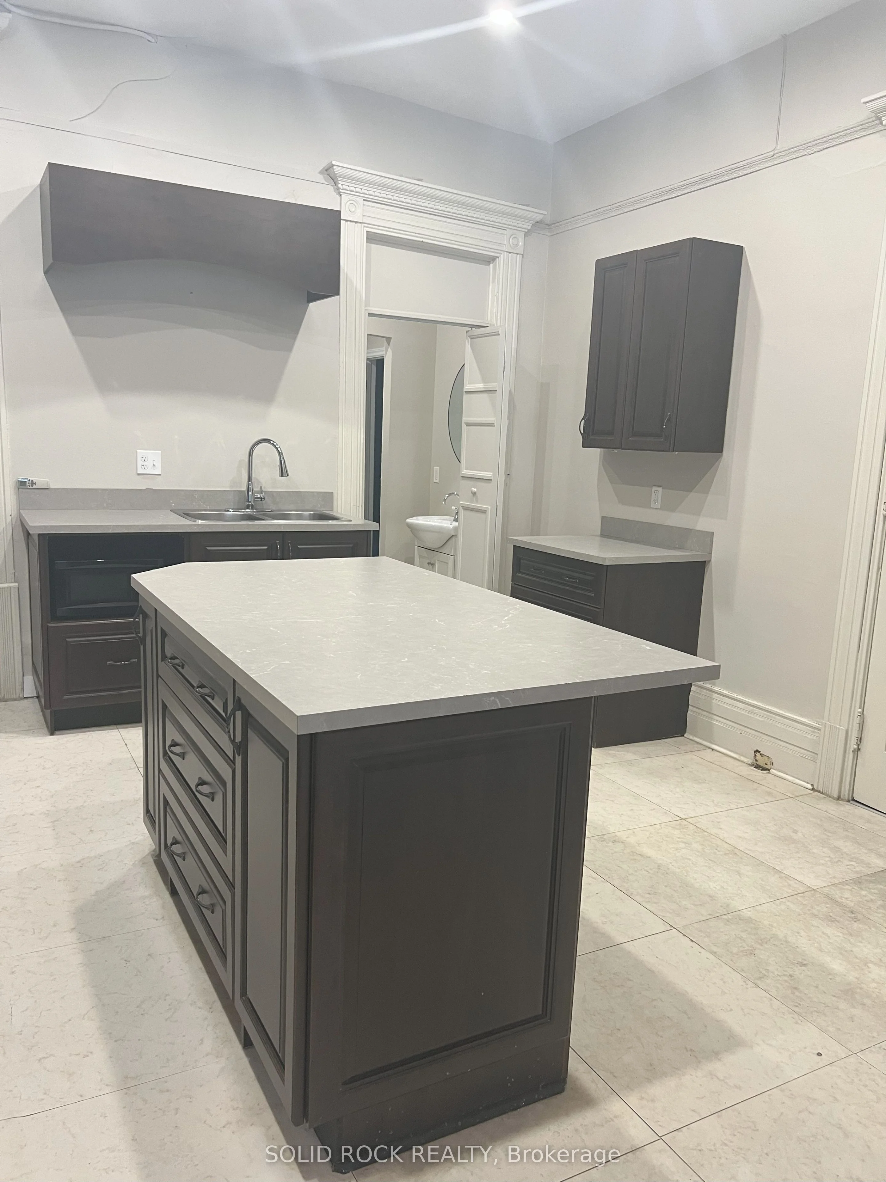 71 King Street E B, Brockville, ON K6V 1B2