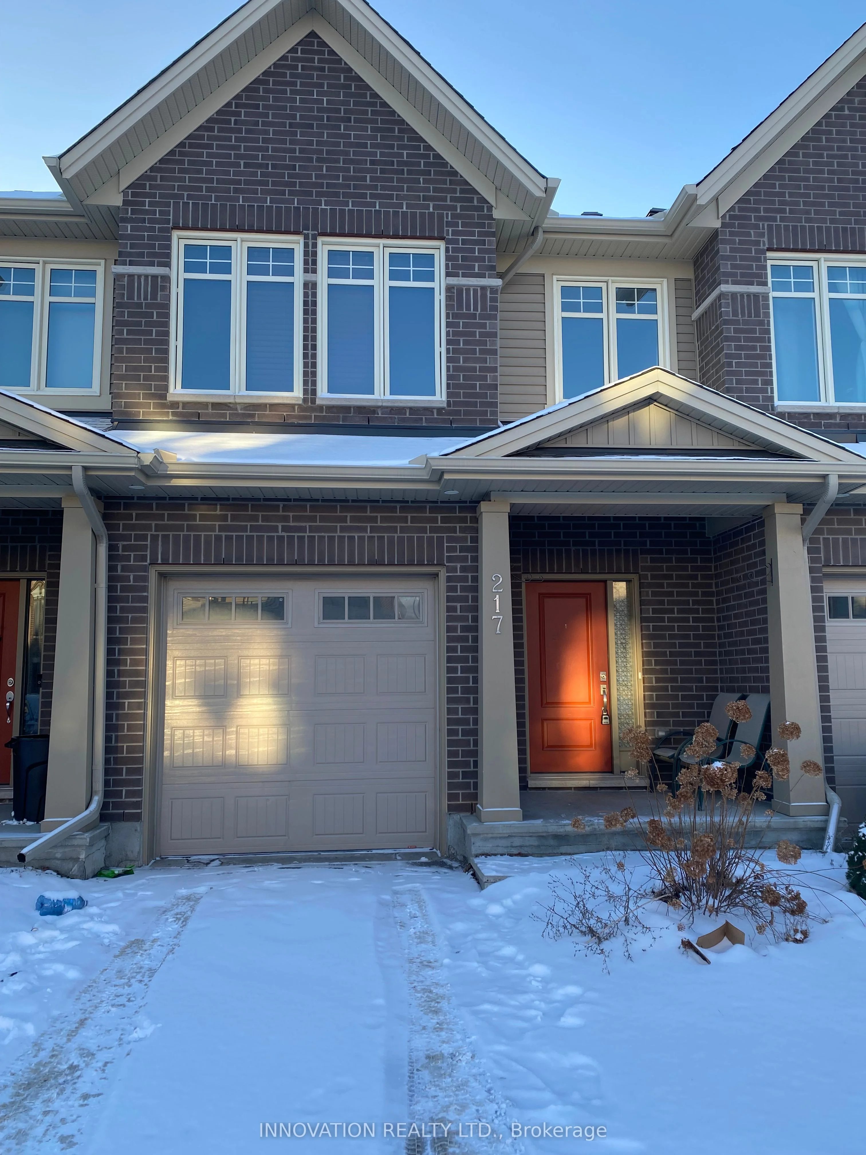 Att/Row/Townhouse in Blossom Park - Airport and Area