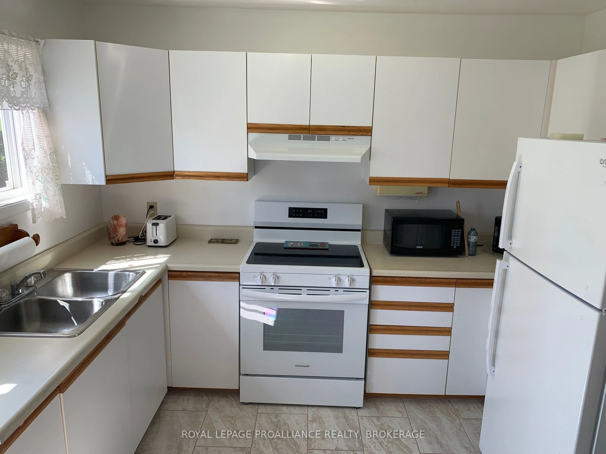 382 VICTORIA Avenue, Gananoque, ON K7G 2S5