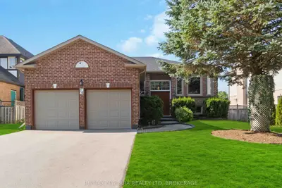 Detached in Pelham