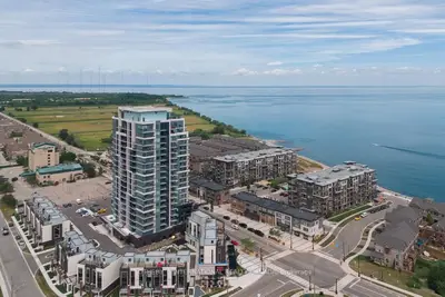 Condo Apartment in Grimsby