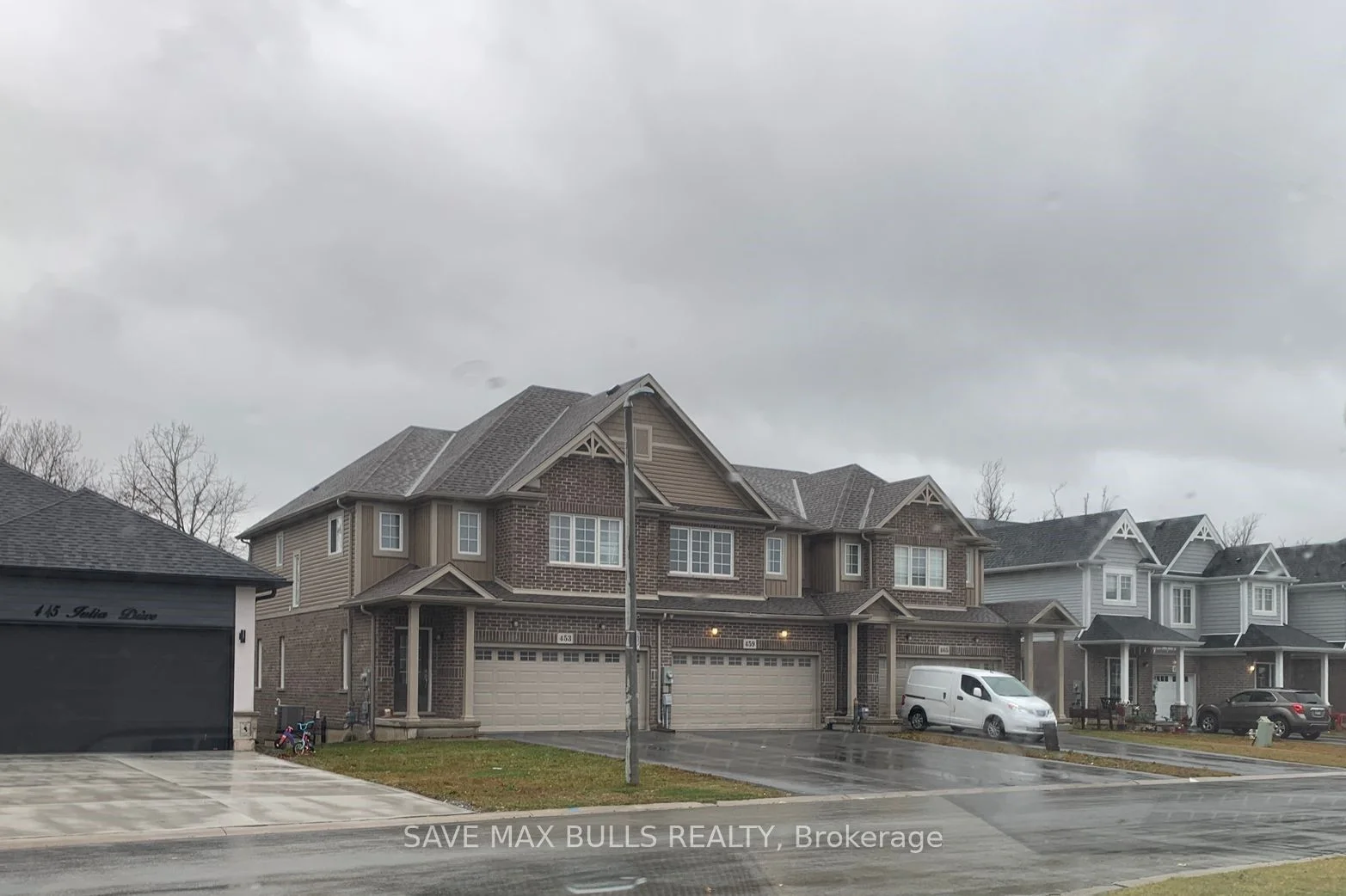 Att/Row/Townhouse in Welland
