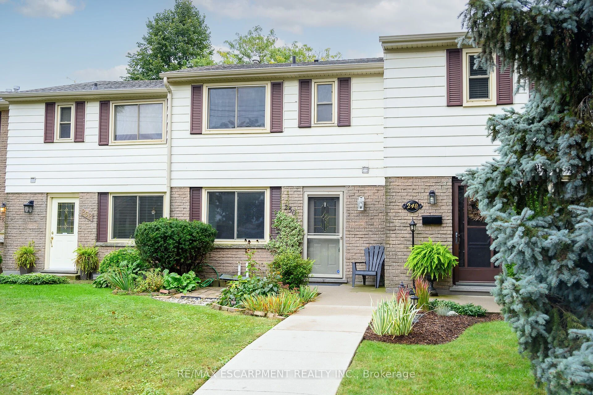 Condo Townhouse in Hamilton