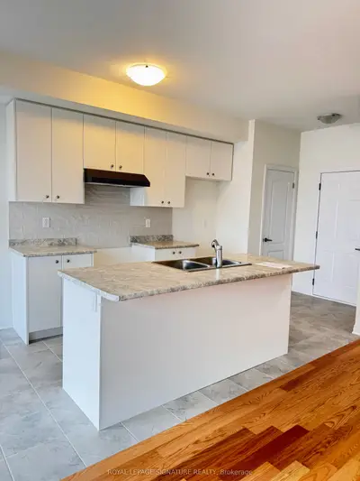 Att/Row/Townhouse in Welland