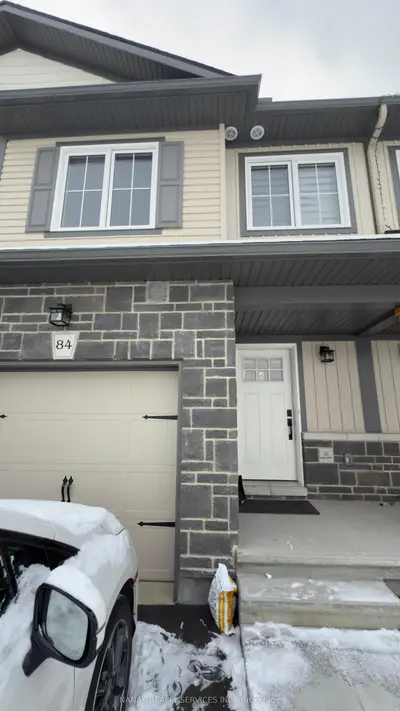 Att/Row/Townhouse in Smiths Falls