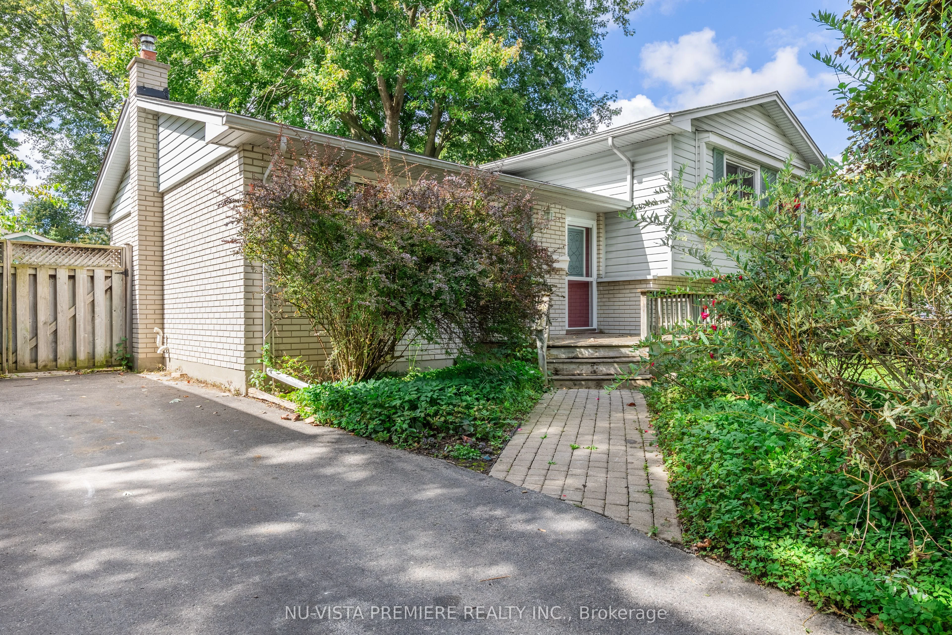59 Scotchpine Crescent, London North, On N6g 2e1